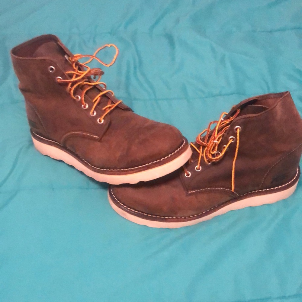 Brown size 9 boot